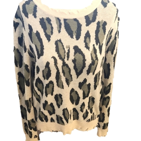𝅺Womens LUSH cream & army green leopard spot sweater size Small - Picture 1 of 12